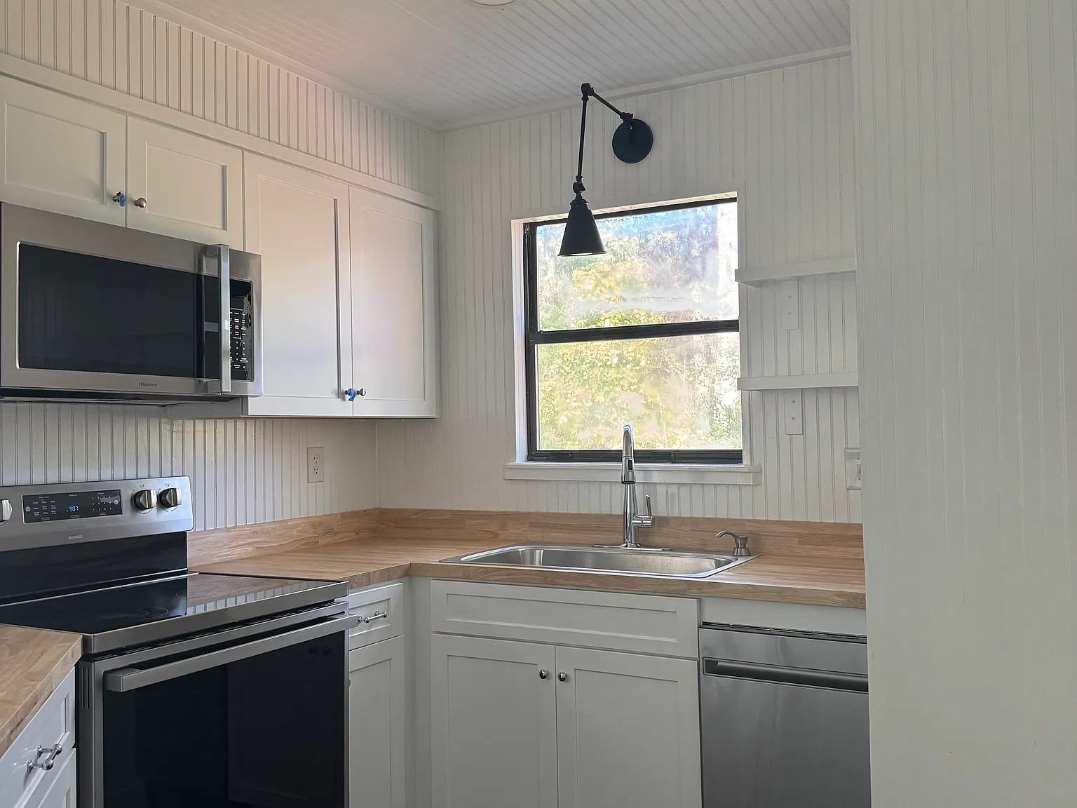 2 bed, 1165 sqft, $2,700 — Photo 2