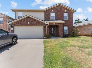 7952 Hidden Brook Dr, Fort Worth, TX 76120