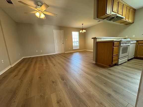 2nd image of 101 W Wilson Ave #101