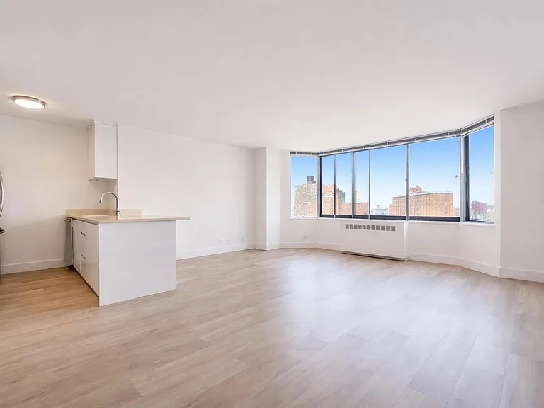 1735 York Ave #H19 — Photo 3