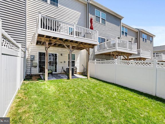 3rd image of 512 Streamview Dr