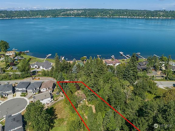4th image of 620 E Lake Sammamish Parkway SE