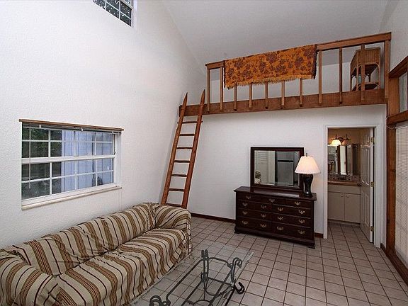 5th image of 475 Bluff View Dr