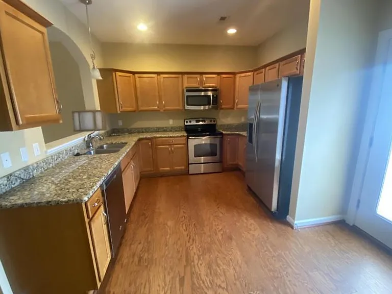 204 Capital St — Photo 5