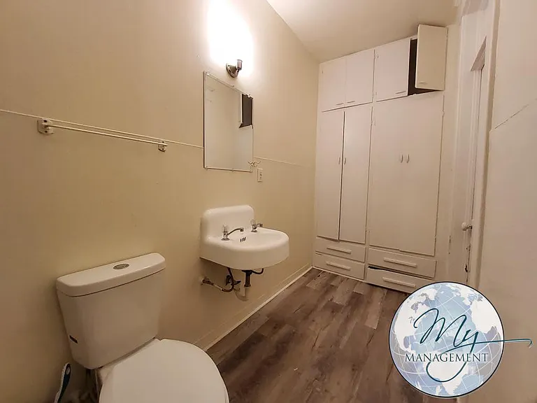 242 Washington St — Photo 18