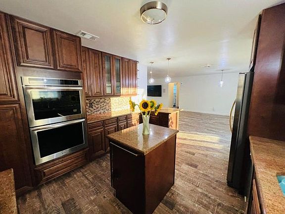 2nd image of 1877 Meadow Ct