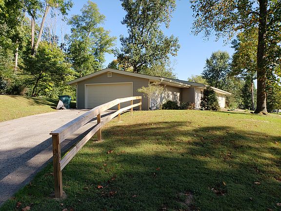 4th image of 3536 Woods Dr