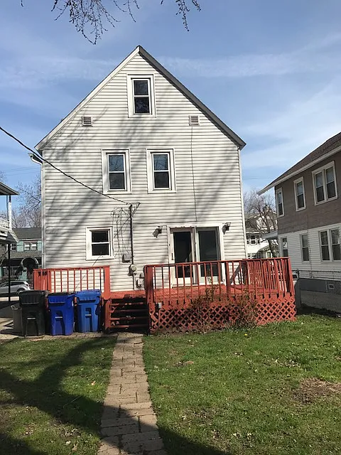 3 bed, 1851 sqft, $2,345 — Photo 2