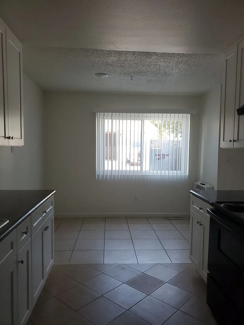 Covina — Photo 4
