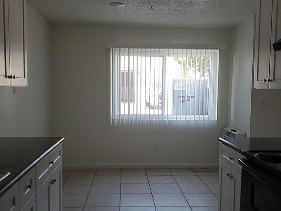 4th image of 545 E Rue Royale St #3