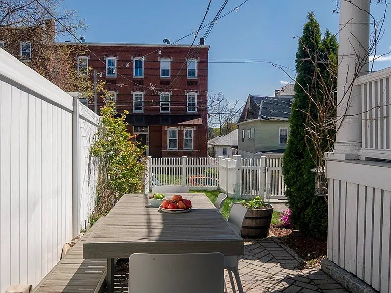 36 Laurel St #1 — Photo 3