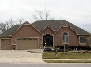 306 Broadmoor Dr, Louisburg, KS 66053
