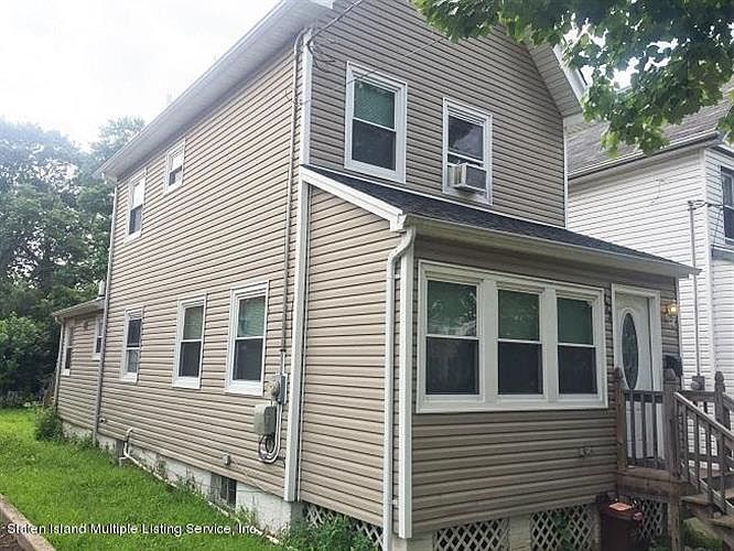 2nd image of 122 Roe St