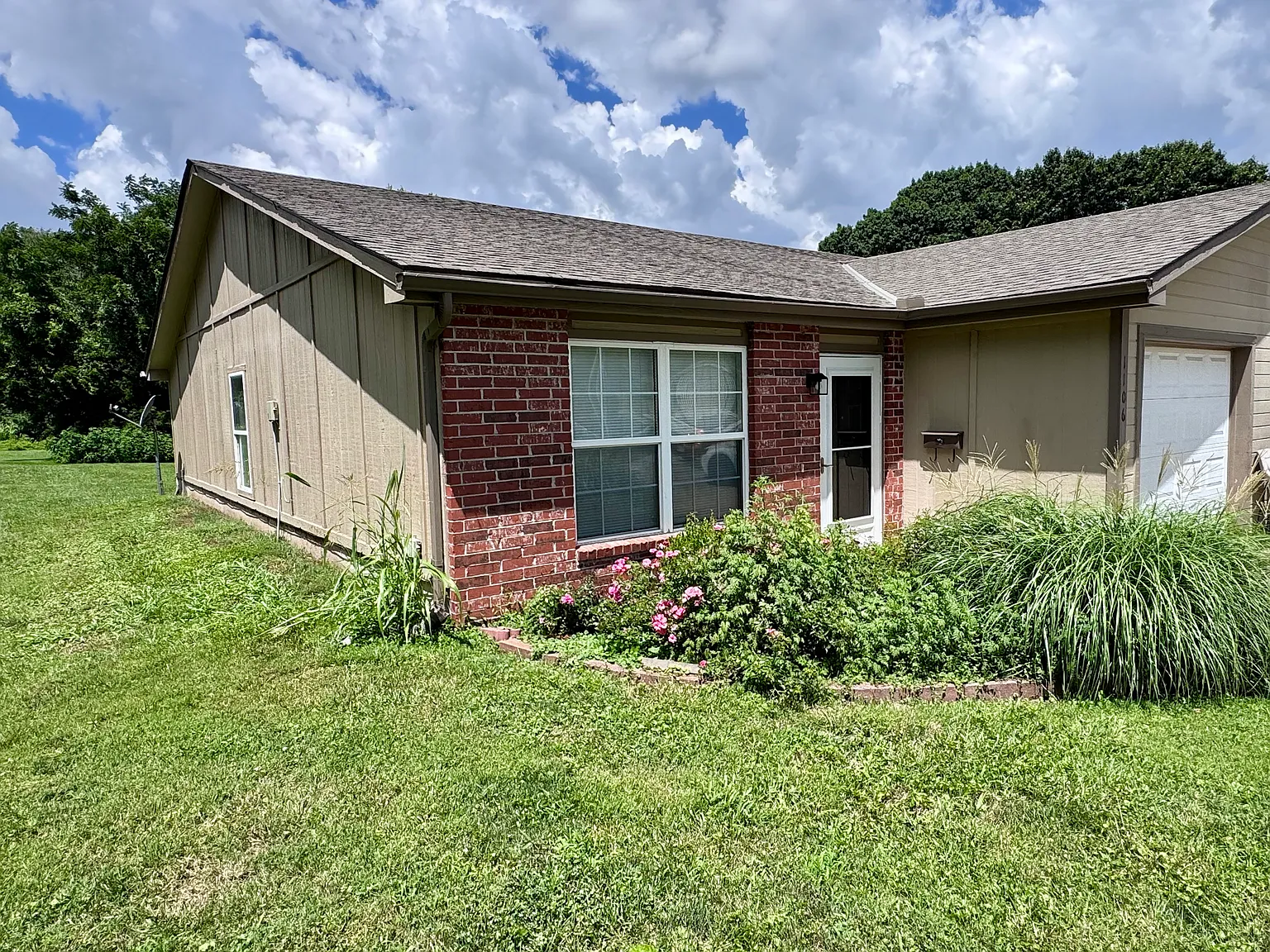 2 bed, $1,200 — Photo 2