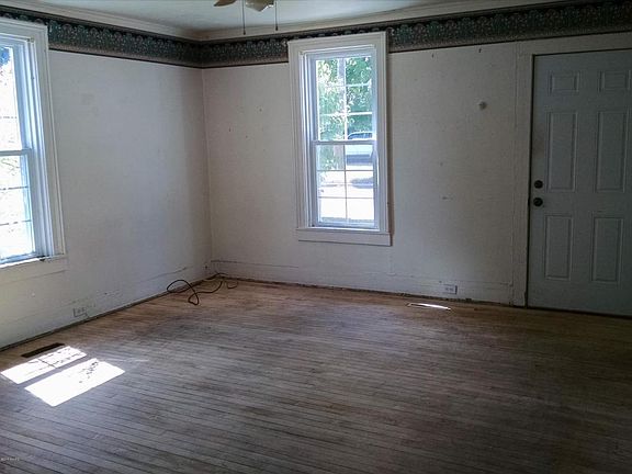 2nd image of 804 N 4th Ave