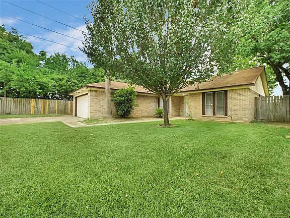 3rd image of 10926 Village Trail Dr