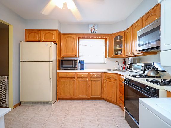 5th image of 2731 Cropsey Ave