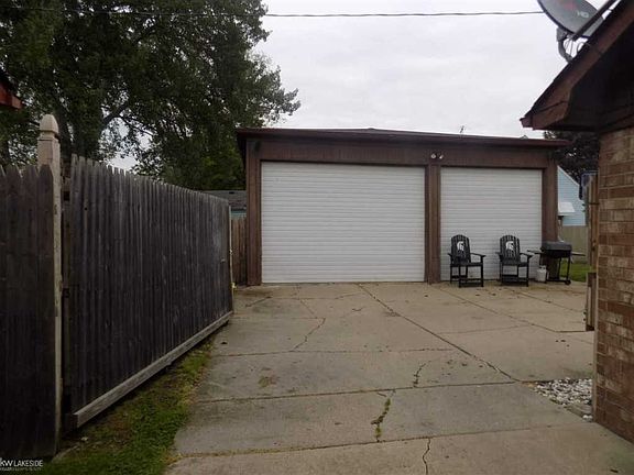 3rd image of 18235 Eastland St