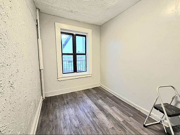 3rd image of 900 E 167th St Unit 21D