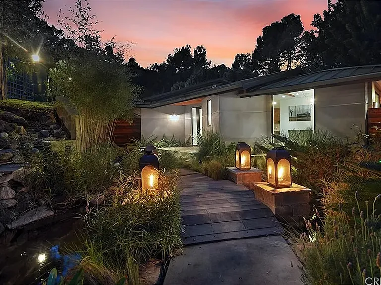 3217 Oakley Dr — Photo 4
