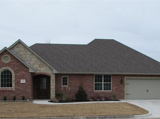 2225 Heritage Garden Ct, Enid, OK 73703