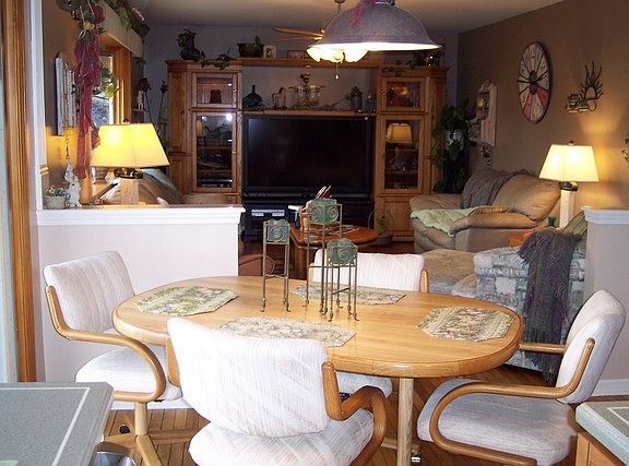 4th image of 239 Windsor Dr