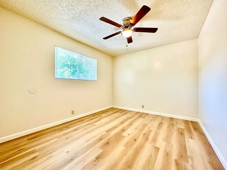 508 W Sacramento Ave — Photo 4