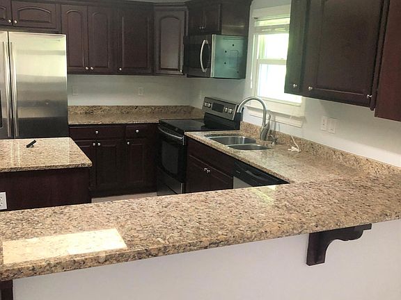 3rd image of 123 Woodbine Dr