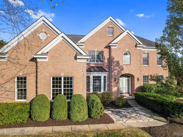 1998 Charles Ct, Milford, MI 48380