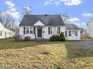 1136 Barber Dr, Schenectady, NY 12303