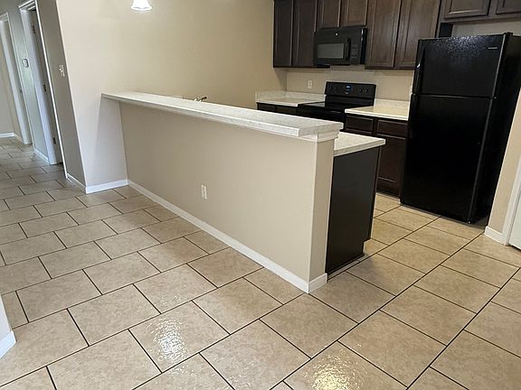 3rd image of 4304 Ivory Ln #B