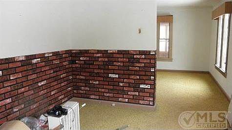 4th image of 119 Hibbert St