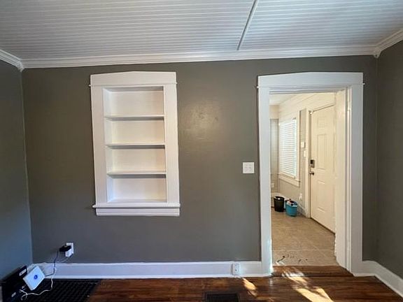 5th image of 330 Edgewood Dr
