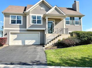 1358 Newport Ct, Pingree Grove, IL 60140
