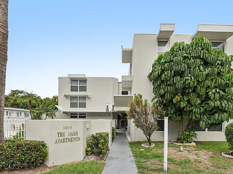 The Oaks Apartments — Photo 42