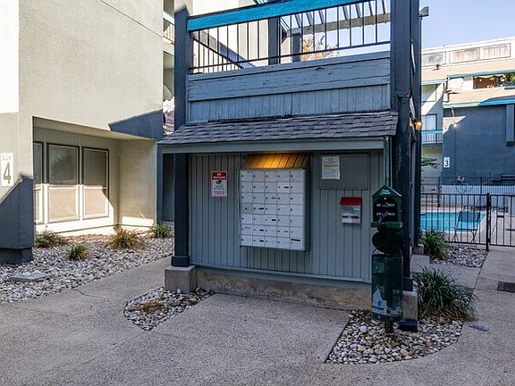 5th image of 419 Harding Pl #403