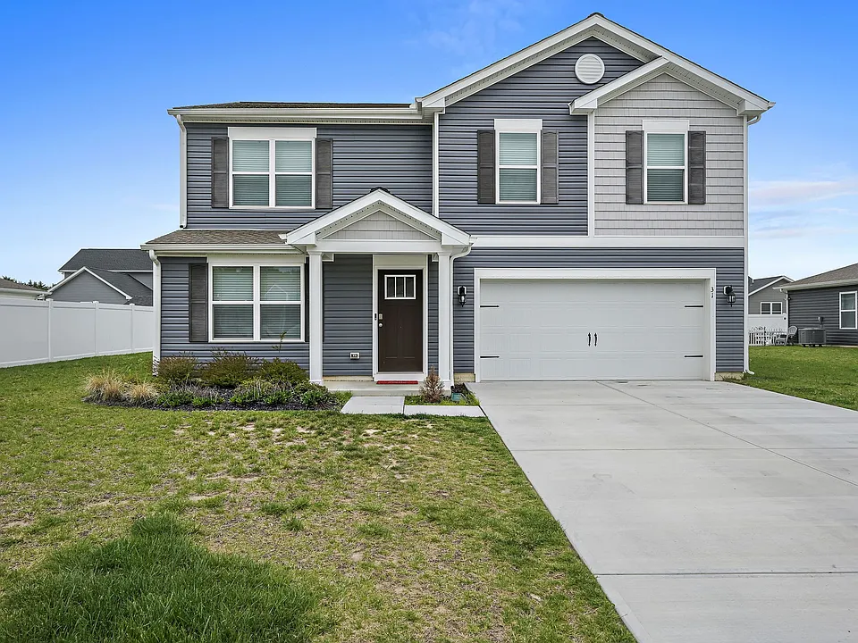 31 New England Dr