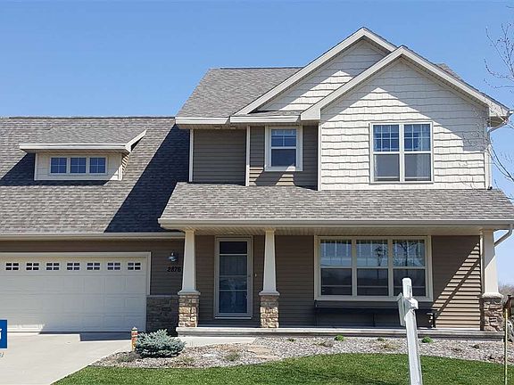 Home boasts great curb appeal!