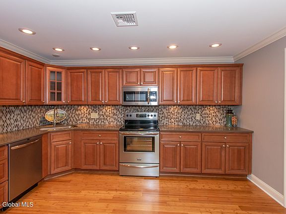 5th image of 93 Maple St APT 105