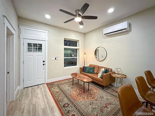 2 bed, 824 sqft, $2,250 — Photo 2