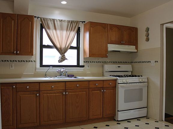 5th image of 16415 76th Ave #2