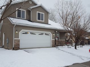 878 N Kings Crossing Dr, Farmington, UT 84025