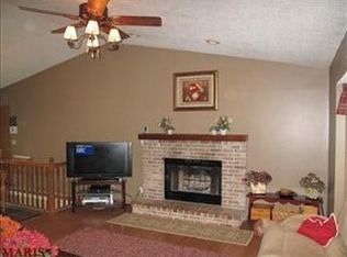 7015 Meadow View Dr, Dittmer, MO 63023