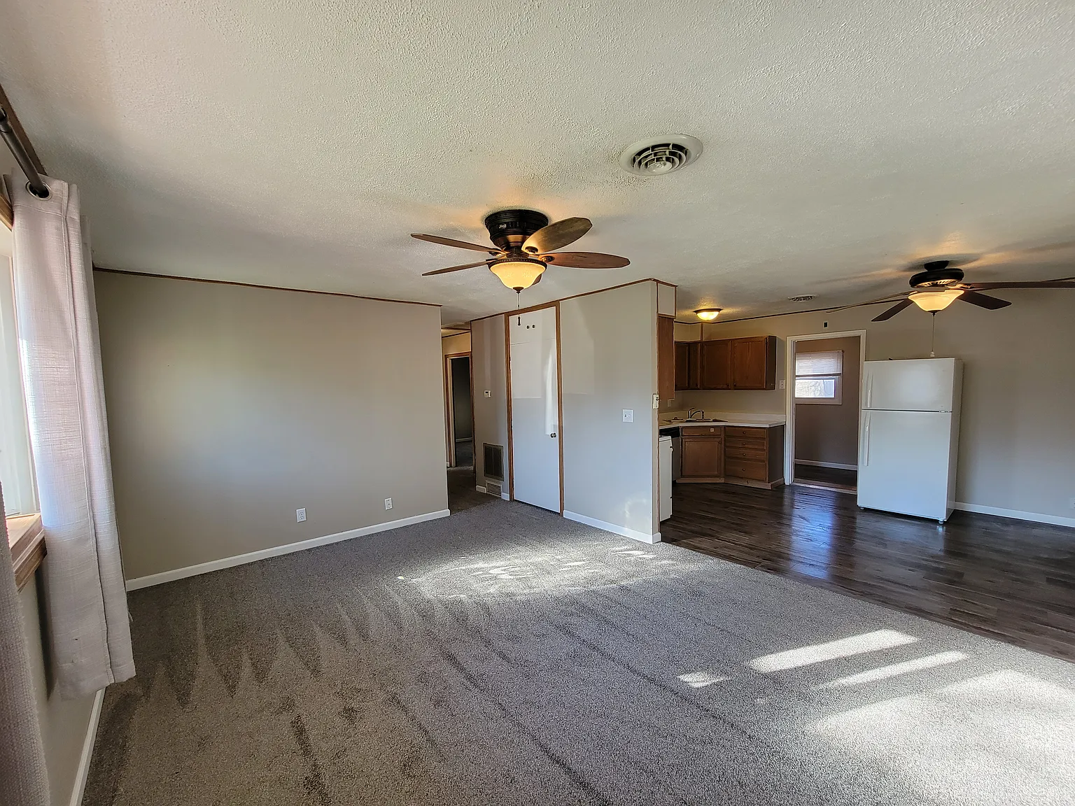 3 bed, 1000 sqft, $1,200 — Photo 3