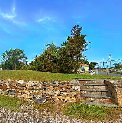 3rd image of 2 Marsh Ct