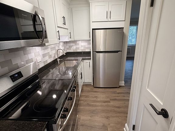 2nd image of 5152 Fairview Ave #3
