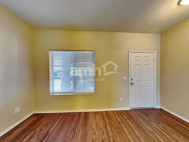 13240 W Watson Ln — Photo 9