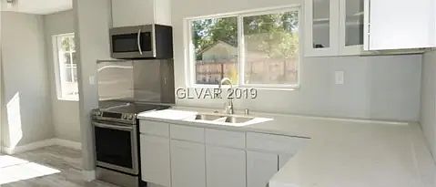 4th image of 1036 Sweeney Ave