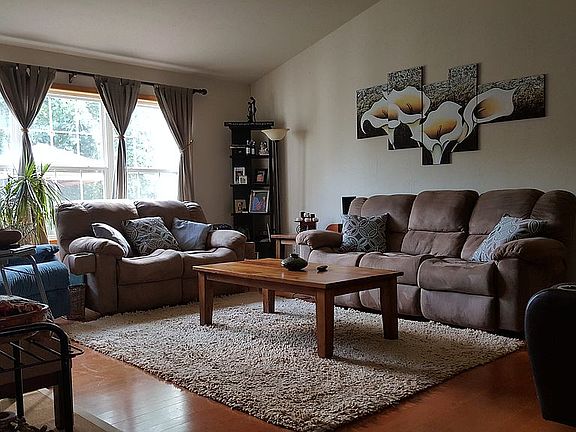 2nd image of 411 Bosworth Ln