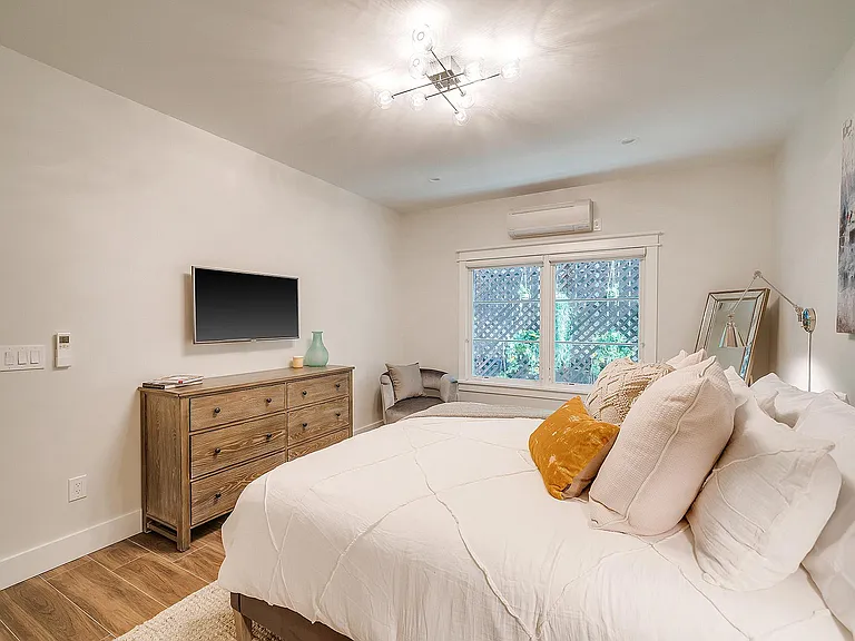 721 N Alfred St #104 — Photo 11